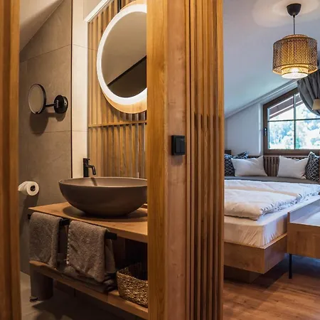 Bergrose Hideaway 4* Штробль