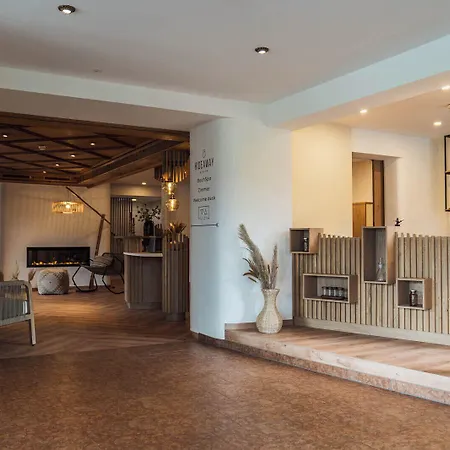 Отель Bergrose Hideaway Штробль